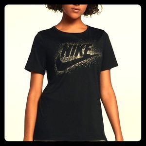 NIKE WOMEN’S METALLIC LOGO TEE NWT!!!